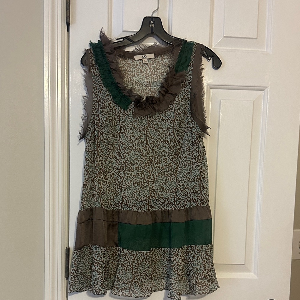 Sleeveless Patterned Dress with Green Accents